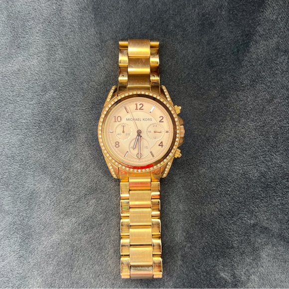 Michael Kors Rose Gold Watch - Picture 2 of 6